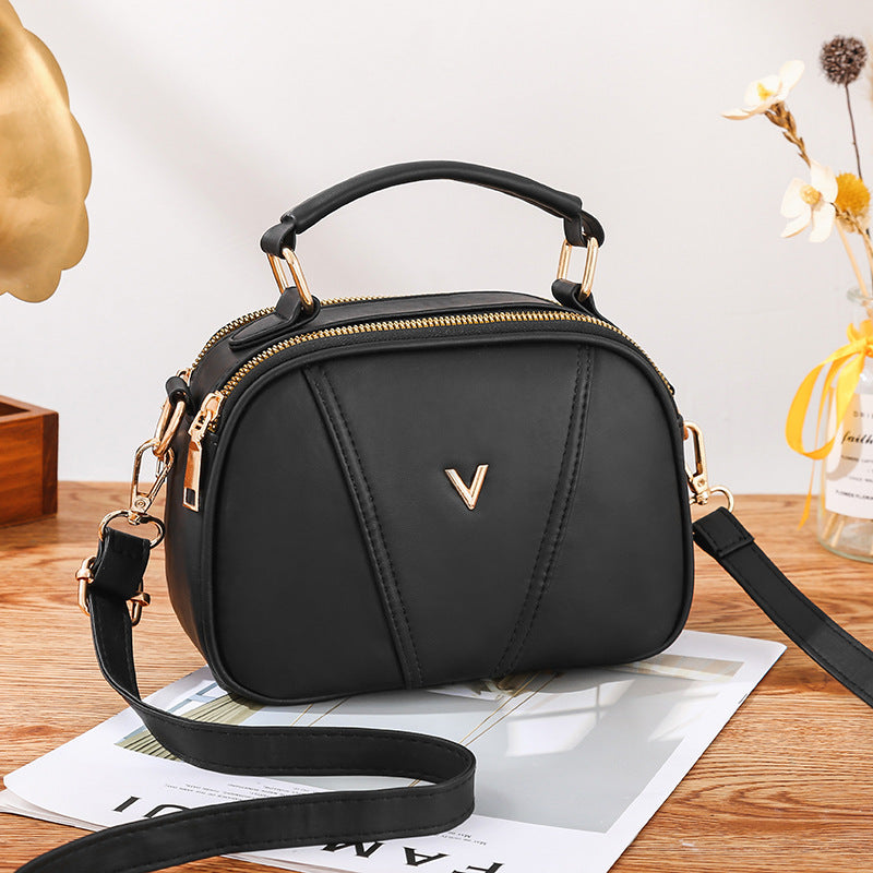 Autumn and winter small bag women's bag 2024 new Korean version shoulder messenger bag fashionable simple solid color small round bag trend 