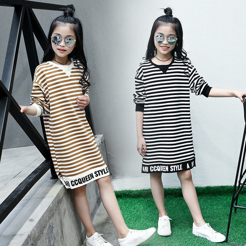 Girls long-sleeved T-shirt 2024 new spring and autumn striped bottoming top for middle and large children, fashionable children's mid-length sweatshirt