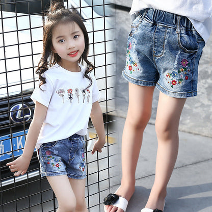 Girls denim shorts 2024 new summer wear children's hot pants half pants five-point fashionable jeans