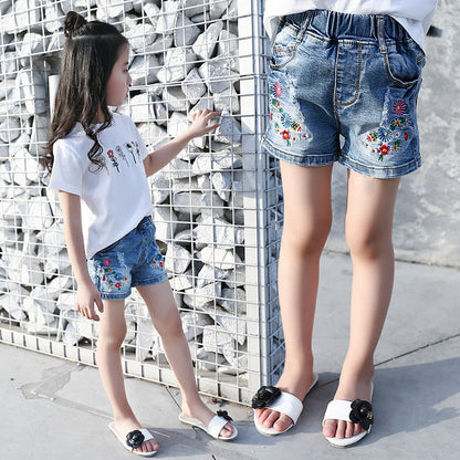 Girls denim shorts 2024 new summer wear children's hot pants half pants five-point fashionable jeans