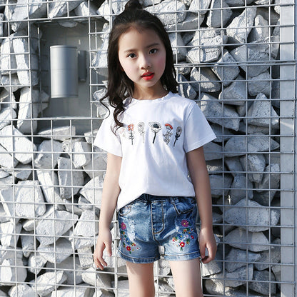 Girls denim shorts 2024 new summer wear children's hot pants half pants five-point fashionable jeans