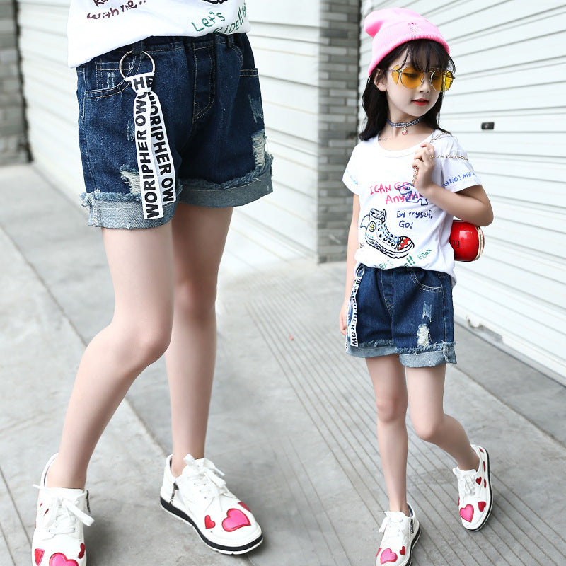 Girls denim shorts 2024 new summer wear children's hot pants half pants five-point fashionable jeans