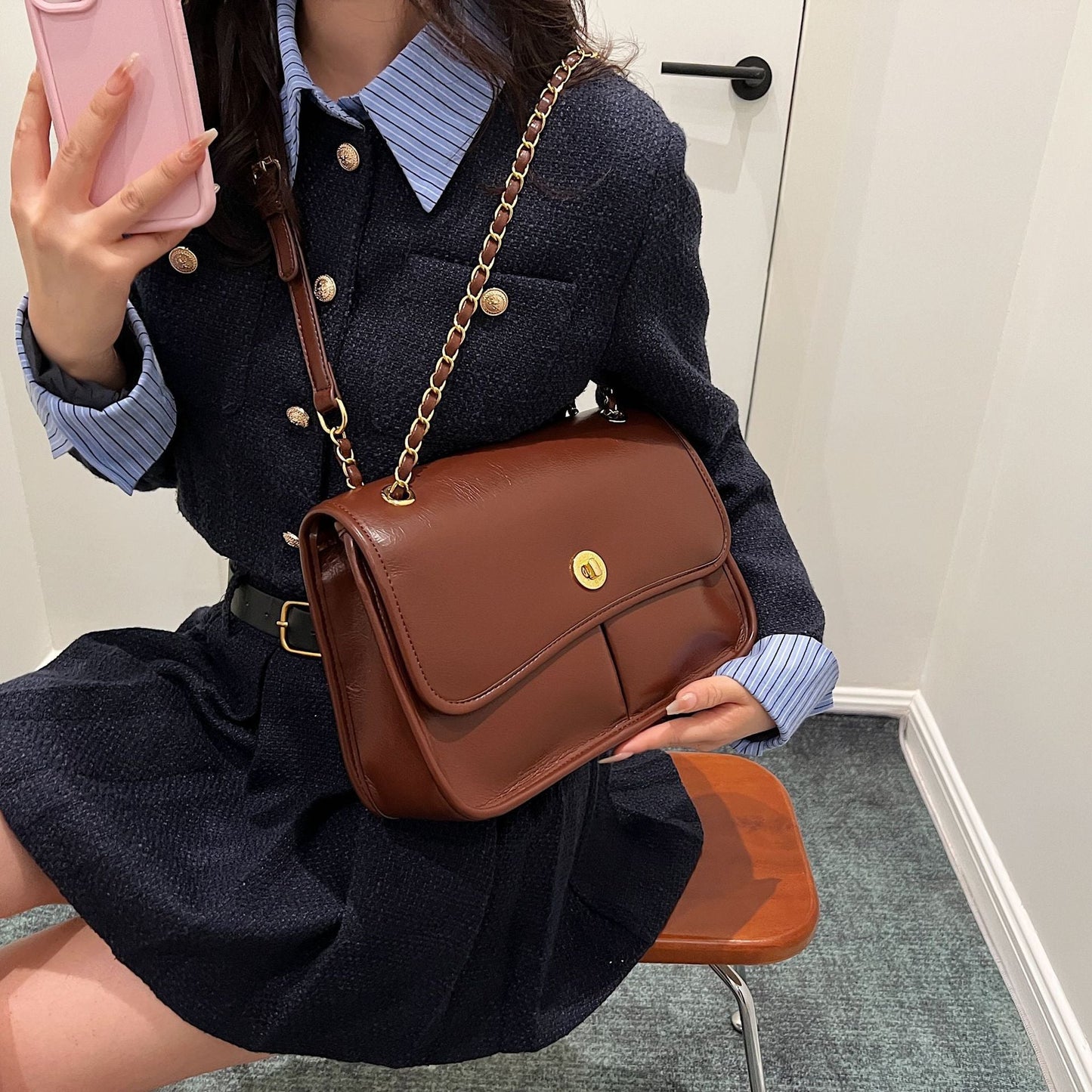 Women's messenger bag autumn and winter new large capacity commuting shoulder bag fashionable all-match chain tote bag women's bag 