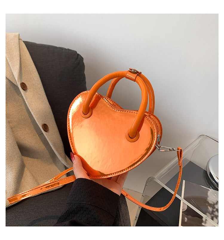 កាបូបដៃនារីថ្មីឆ្នាំ 2024 Love Mini Shoulder Bag Autumn and Winter Popular Solid Color Patent Leather Glossy Crossbody Bag 