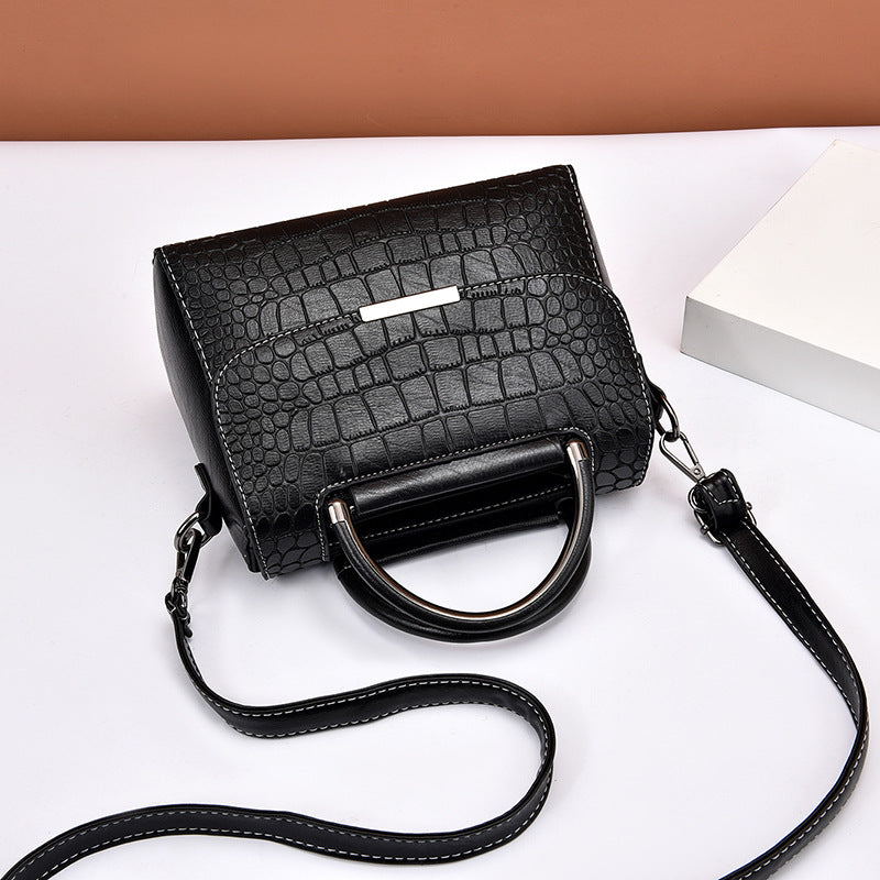 2024 autumn and winter Korean version new trend fashion middle-aged women's bag handbag retro crossbody shoulder small square bag one piece 