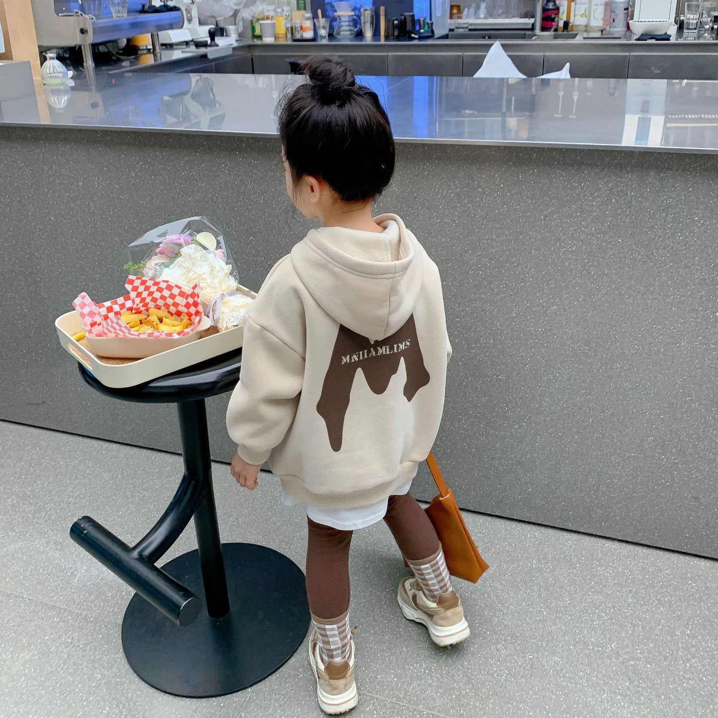 Korean children's clothing 2022 winter new Korean version children's velvet sweater jacket boys and girls hooded printed jacket trendy