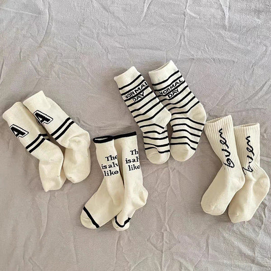 Children's socks for boys and girls 2023 autumn color matching breathable letter socks baby versatile comfortable mid-tube cotton socks 4 pairs