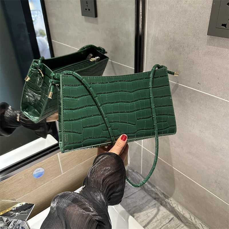 2024 early autumn new patent leather crocodile pattern bag women's bag trendy shoulder messenger bag niche design work commuter bag 