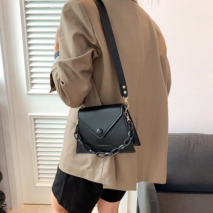 Small fresh shoulder bag 2024 autumn new fashion ins crossbody bag stylish candy color chain small square bag 