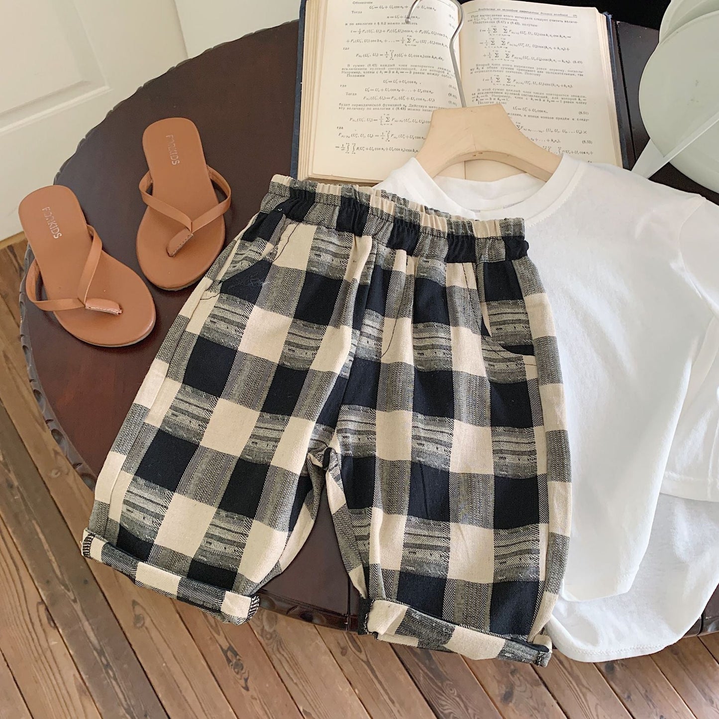 Children's suit 2024 Bangcheng summer boy Korean version loose simple white T + plaid shorts two-piece suit F0218