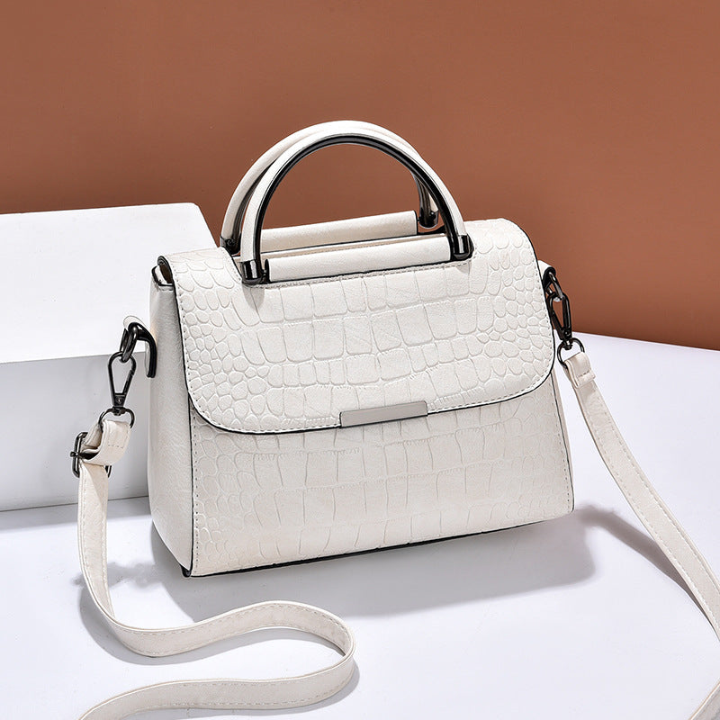 2024 autumn and winter Korean version new trend fashion middle-aged women's bag handbag retro crossbody shoulder small square bag one piece 