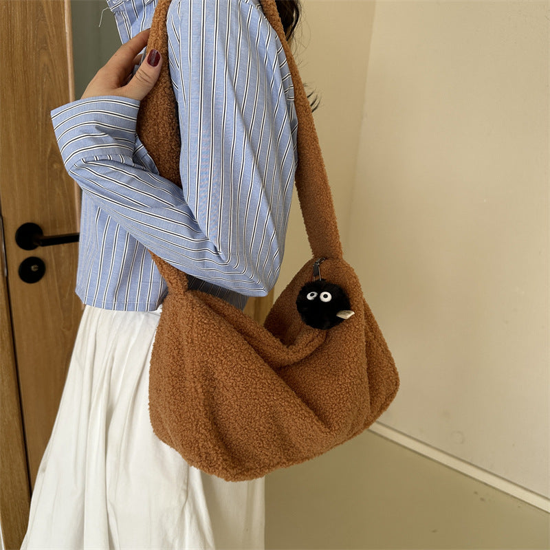 2024 new plush large capacity messenger bag casual ladies commuter shoulder bag niche trend tote bag women's bag 