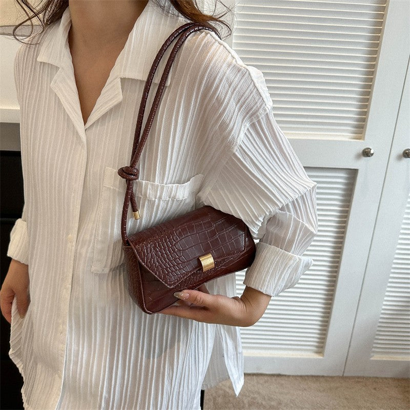 Casual stylish single shoulder bag simple retro underarm bag 2024 early autumn new fashion trend small square bag 