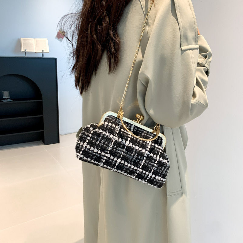 2024 autumn and winter new plaid woven fabric fashion chain trend simple casual shell bag shoulder messenger bag women's bag 