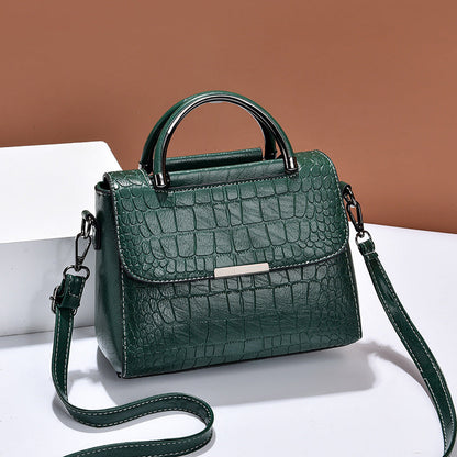 2024 autumn and winter Korean version new trend fashion middle-aged women's bag handbag retro crossbody shoulder small square bag one piece 