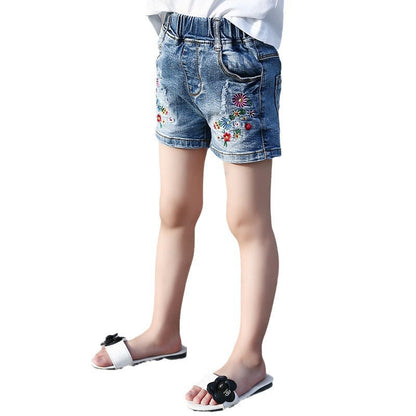 Girls denim shorts 2024 new summer wear children's hot pants half pants five-point fashionable jeans