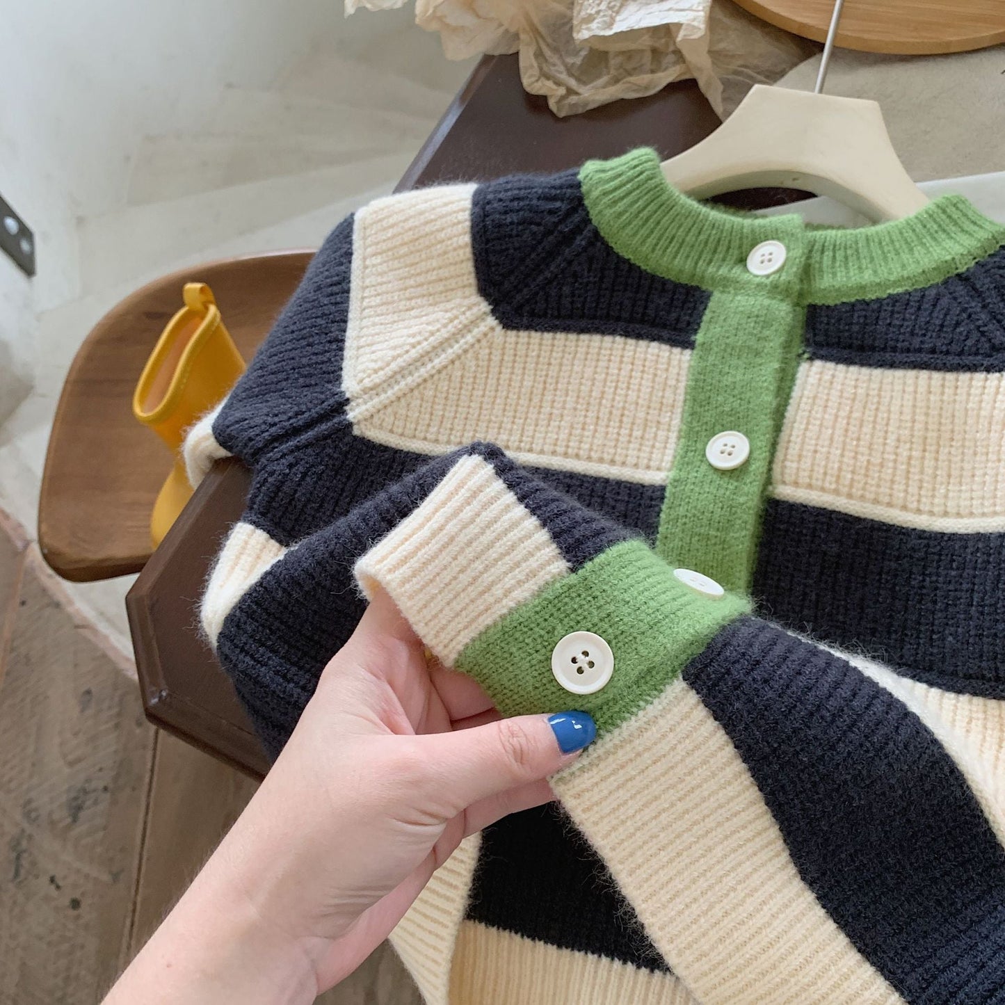 Children's sweater 2023 Bangcheng autumn and winter Korean version boys and girls striped color matching sweater jacket casual cardigan F0461