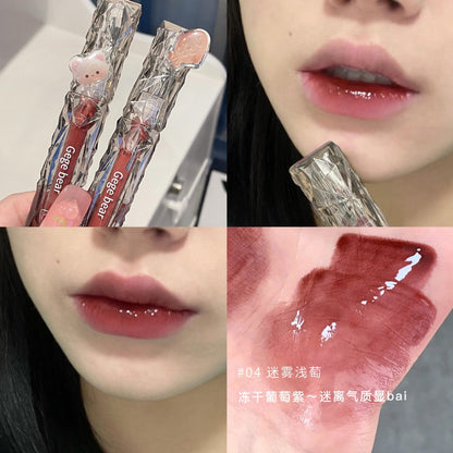 Gege bear crystal clear mirror lip glaze whitens the skin and is not easy to stain the cup. The water mirror autumn and winter red brown lipstick