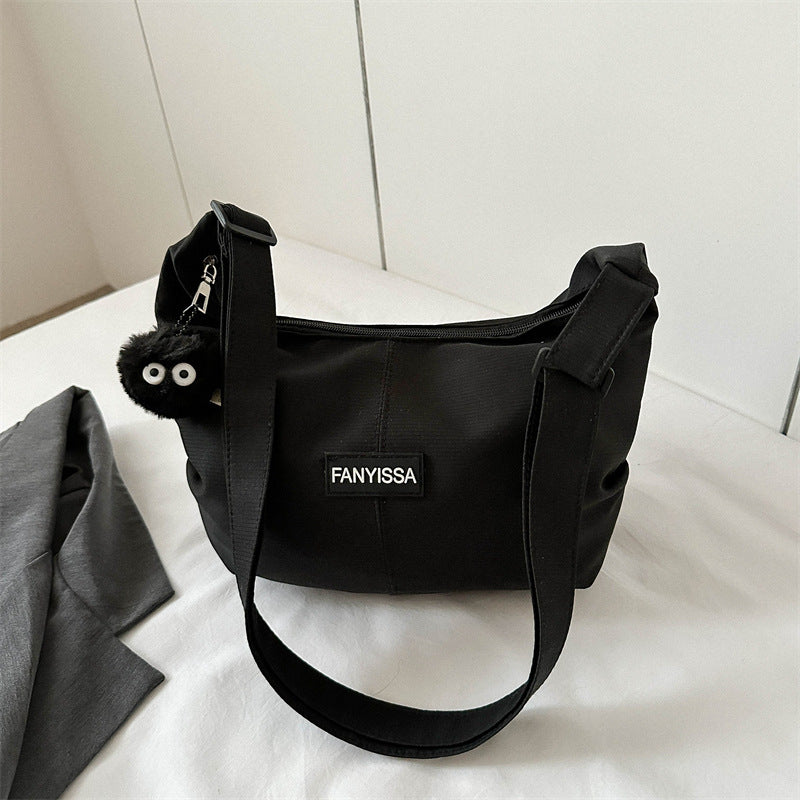 Korean ins large capacity shoulder bag female simple fashion dumpling bag girl student class commuting messenger bag 