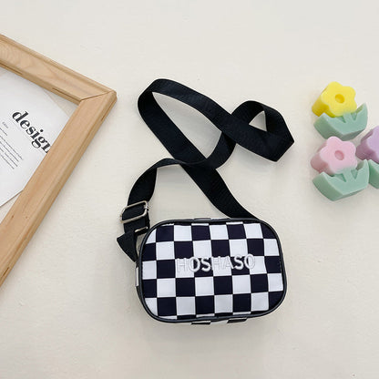 Children's shoulder bag Korean version children's trendy and fashionable checkerboard messenger bag boys and girls baby checkerboard lightweight shoulder bag