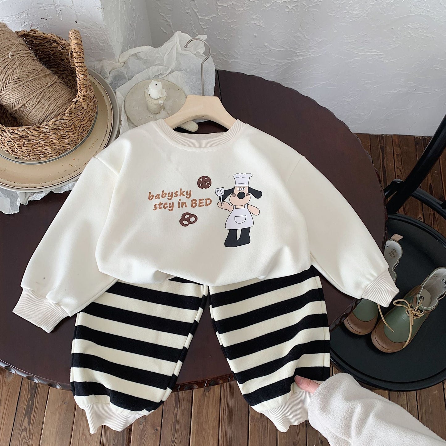 Children's suit Bangcheng 2024 spring new children's clothing cartoon sweatshirt boy striped pants two-piece suit trendy G0050