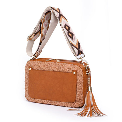 កាបូបនារីម៉ូដ Crossbody Bag ផ្គត់ផ្គង់ឆ្លងព្រំដែន Amazon Small Backpack Plush Material Small Square Bag Wholesale 