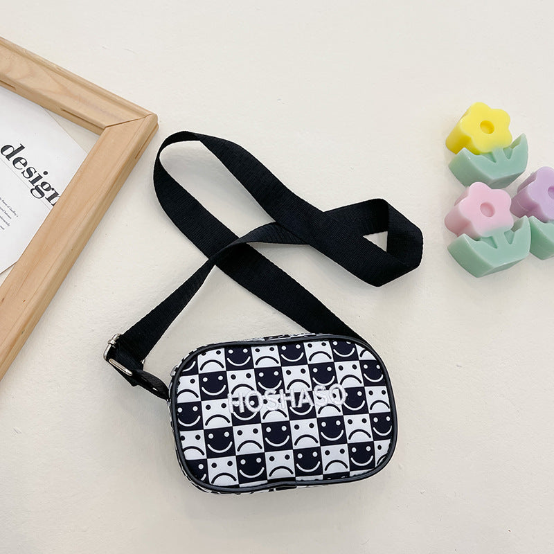 Children's shoulder bag Korean version children's trendy and fashionable checkerboard messenger bag boys and girls baby checkerboard lightweight shoulder bag