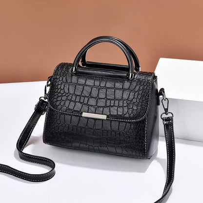 2024 autumn and winter Korean version new trend fashion middle-aged women's bag handbag retro crossbody shoulder small square bag one piece 