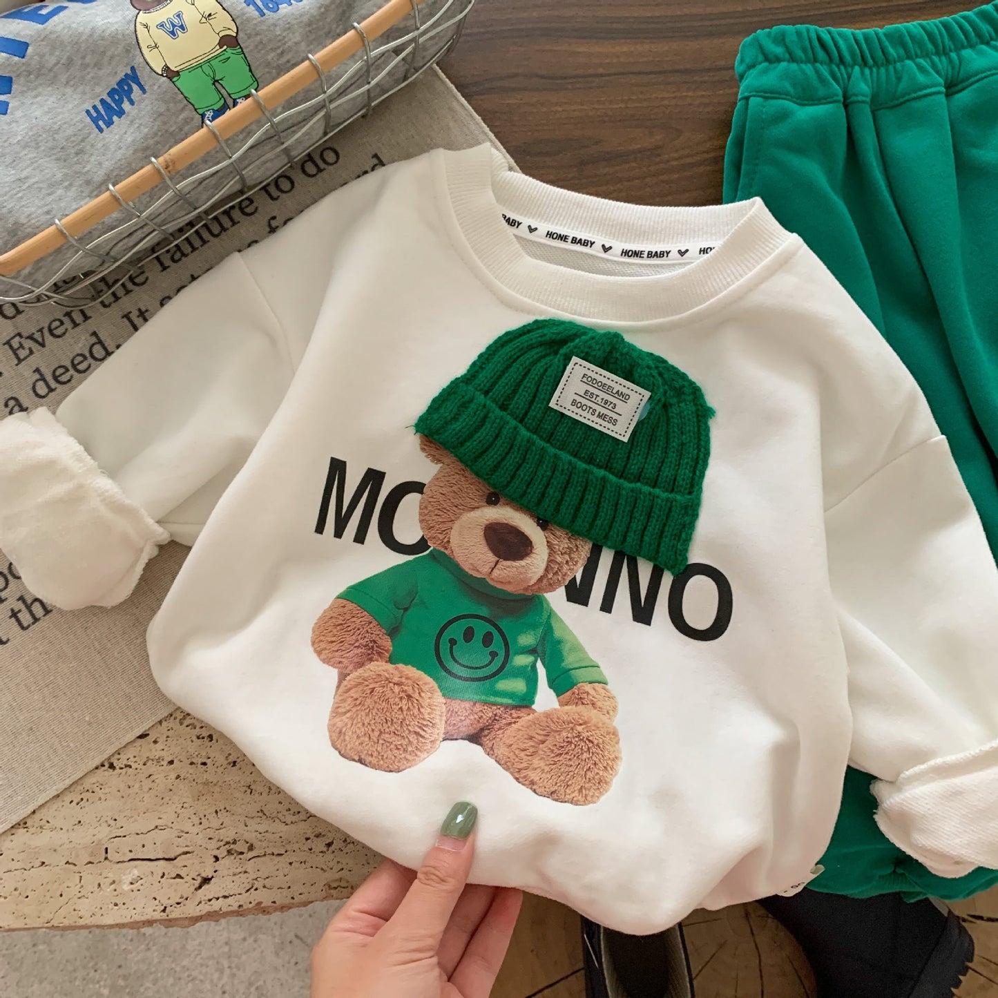 Children's suit 2024 Bangcheng spring new products boys and girls wearing hats bear suit baby casual two-piece suit C040