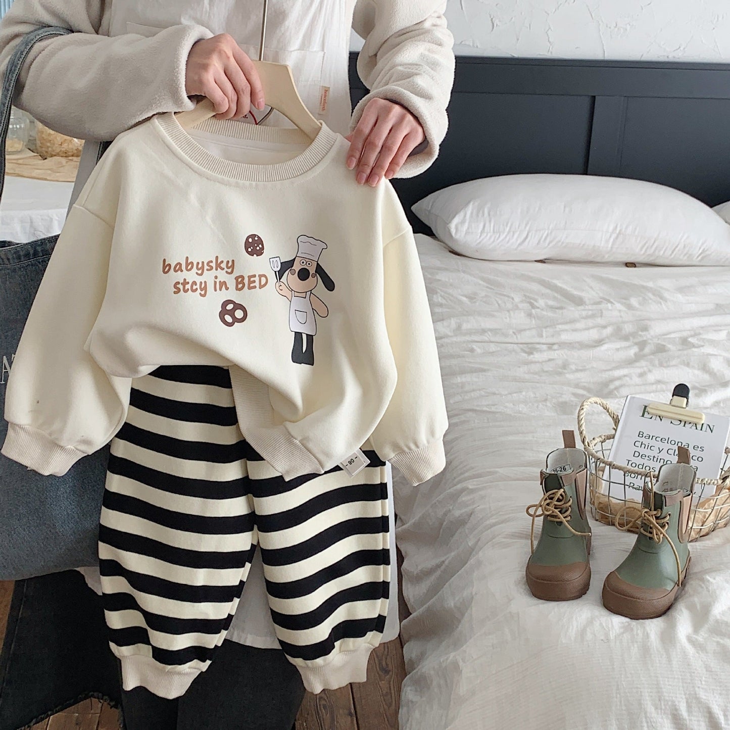 Children's suit Bangcheng 2024 spring new children's clothing cartoon sweatshirt boy striped pants two-piece suit trendy G0050