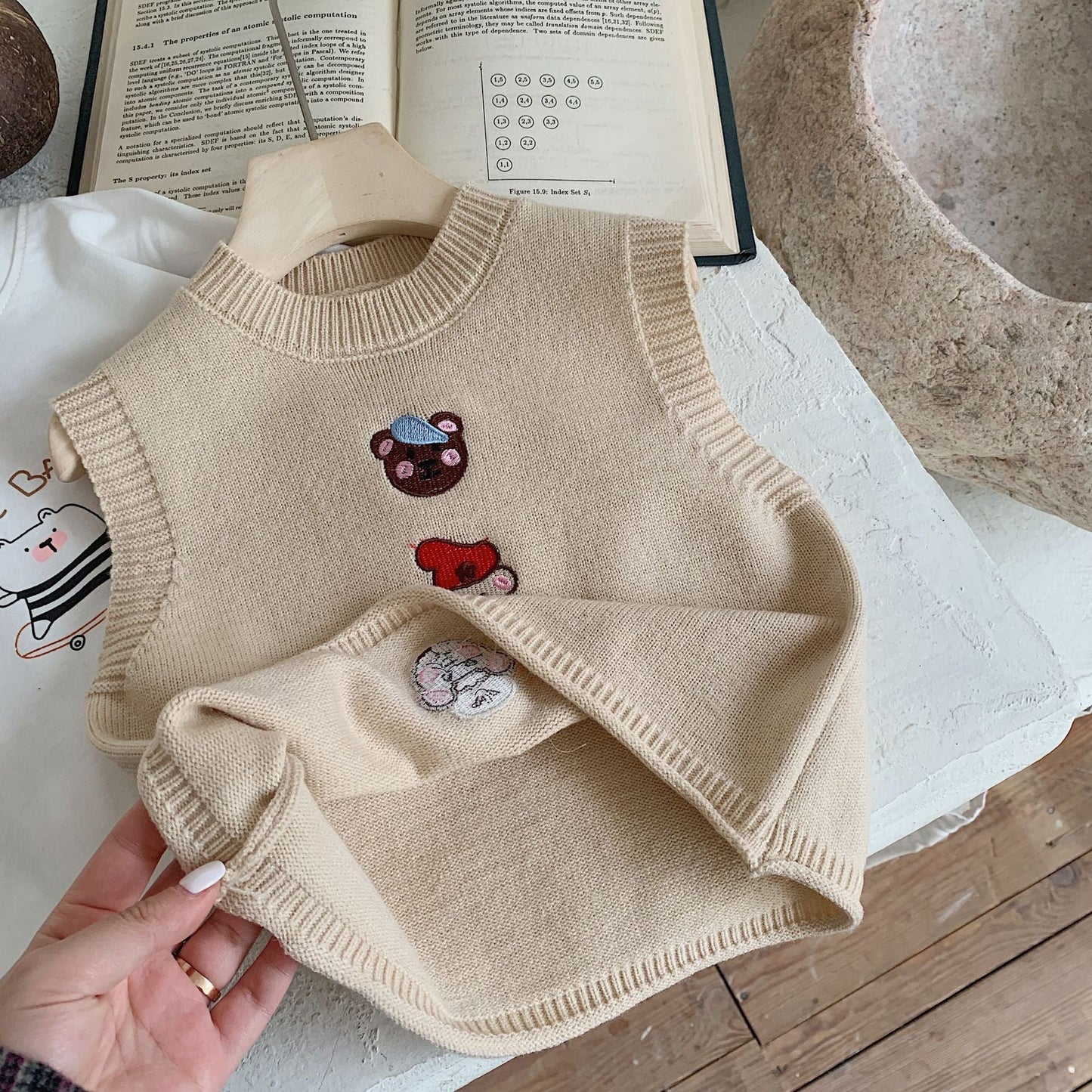 Children's vest Bangcheng 2024 spring children's clothing bear embroidered wool vest boy sweater bottom trend MY0025