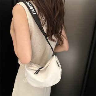 Simple shoulder bag women 2024 autumn new style trend fashion ladies canvas small bag crossbody underarm bag wholesale 