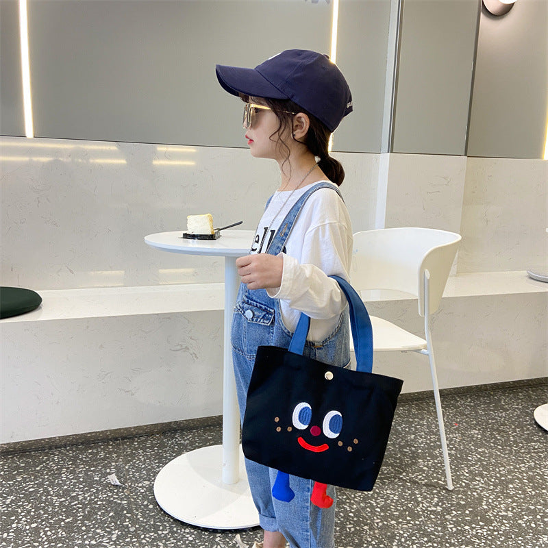 2024 early spring new children's canvas bag cartoon cute soft three-dimensional lunch bag Korean version girl handbag