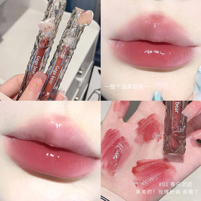 Gege bear crystal clear mirror lip glaze whitens the skin and is not easy to stain the cup. The water mirror autumn and winter red brown lipstick