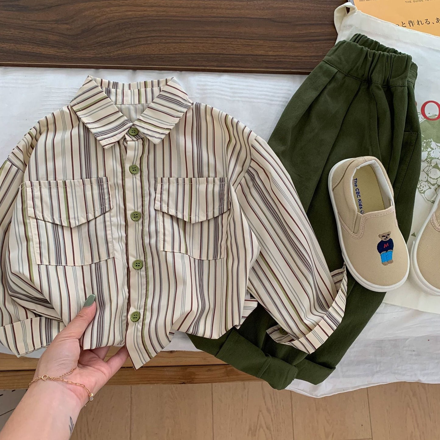 Children's shirt 2024 Bangcheng spring new boy vertical striped pocket shirt small fresh top trend C0202