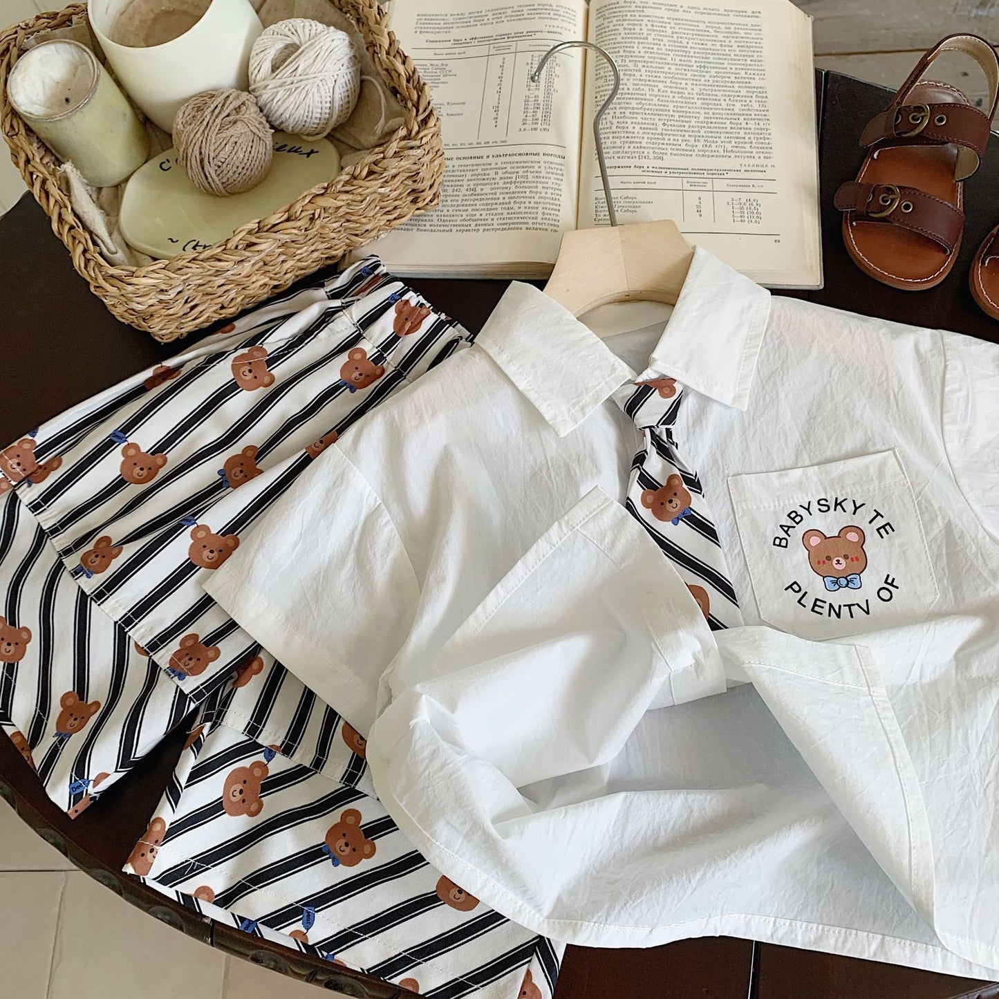 Children's suit Bangcheng 2024 summer boys vertical striped printed children's clothing bear shirt + shorts with tie G0202