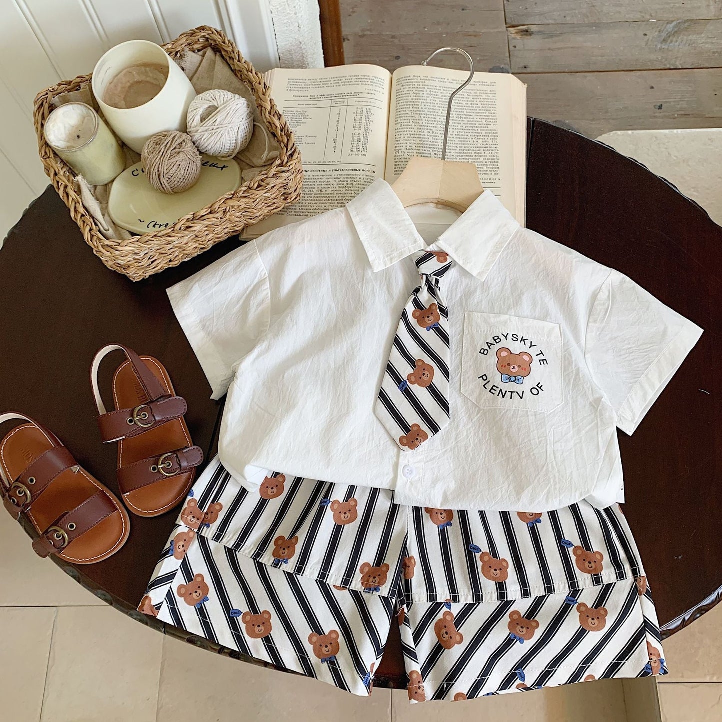 Children's suit Bangcheng 2024 summer boys vertical striped printed children's clothing bear shirt + shorts with tie G0202