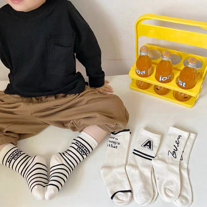 Children's socks for boys and girls 2023 autumn color matching breathable letter socks baby versatile comfortable mid-tube cotton socks 4 pairs