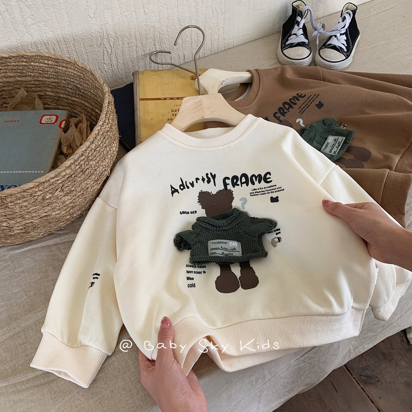 Children's sweatshirt 2024 Bangcheng Spring Korean version boys and girls three-dimensional wool bear sweatshirt baby top F0316