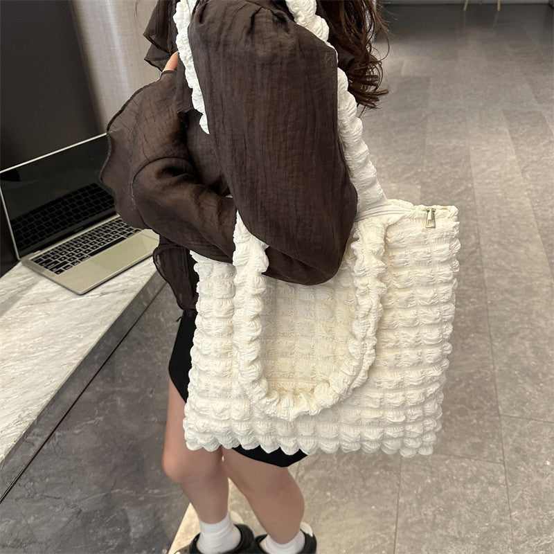 Western-style cloud bubble shoulder bag women 2024 early autumn large capacity pleated bag new underarm bag casual handbag 