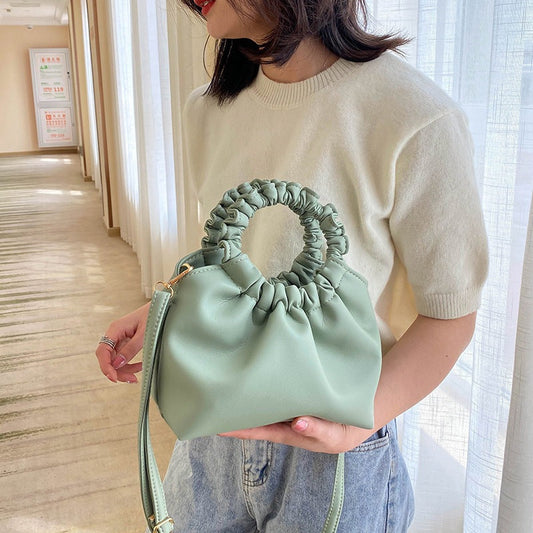 Simple shoulder bag, fashionable women's bag 2020 new trendy fashion crossbody bag, women's portable cloud bag 