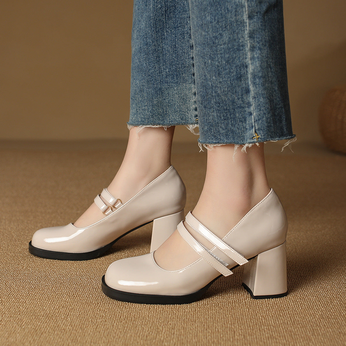 Hepburn retro thick heel Mary Jane shoes 2023 spring new square toe shallow mouth buckle high heel shoes for women 