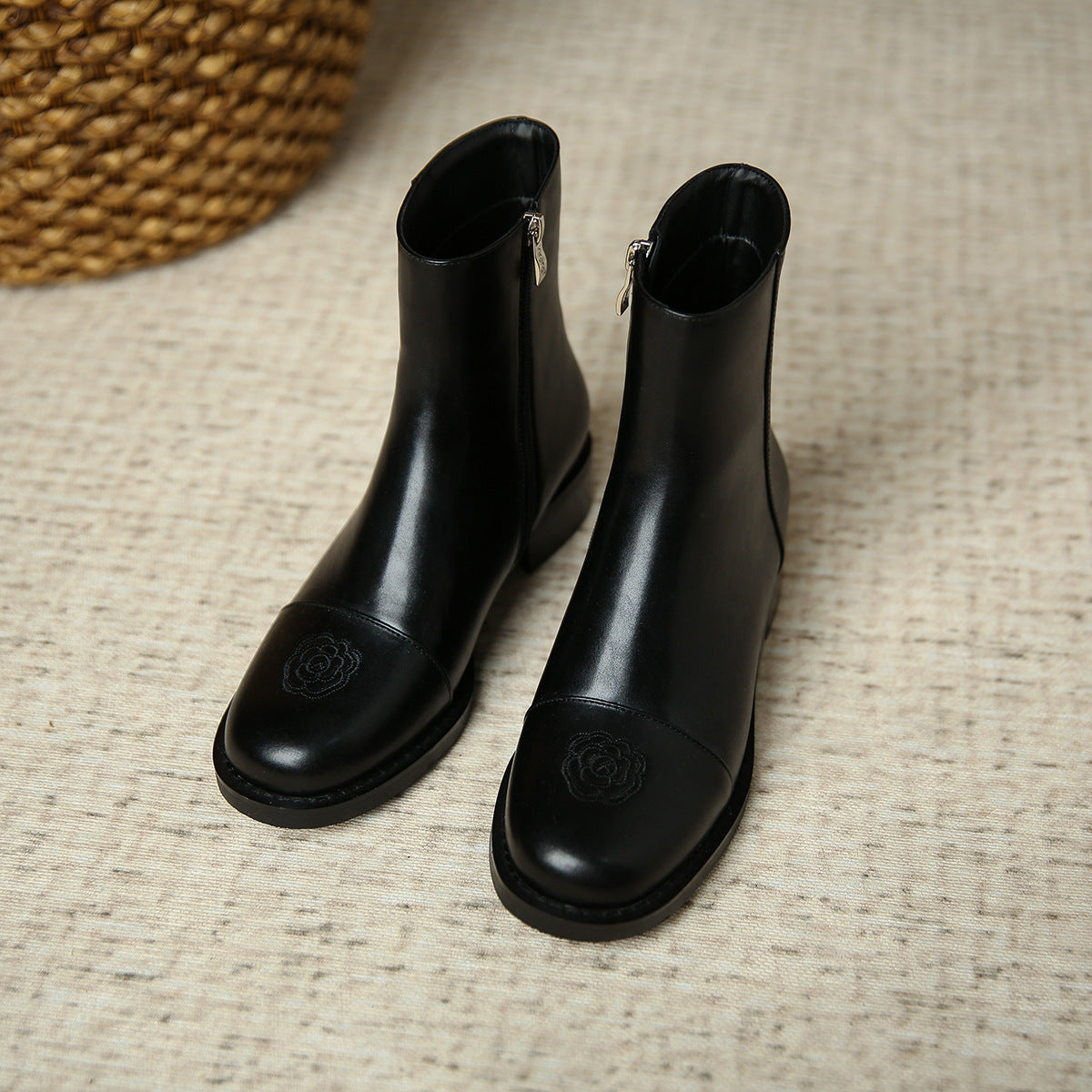 Velvet 281-3 flower stitch pattern thick-soled short boots for women new black Chelsea boots mid-heeled Martin boots 