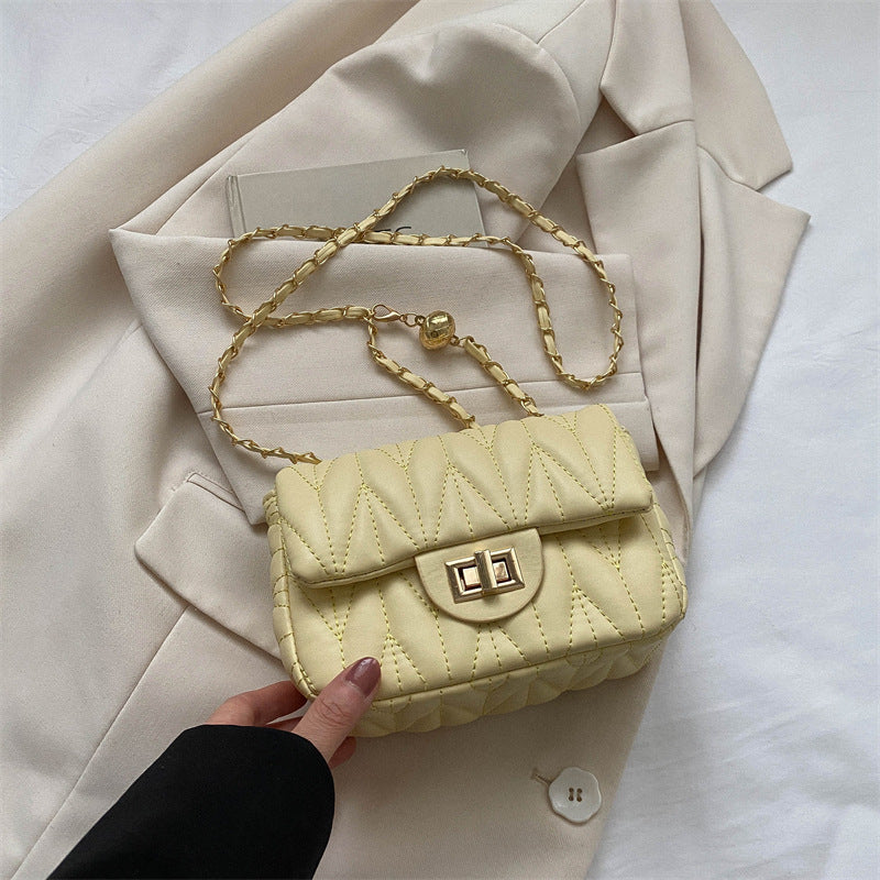 Personalized ins crossbody bag for women 2024 new fashion spring and summer fashion rhombus chain bag foreign style single shoulder small square bag 